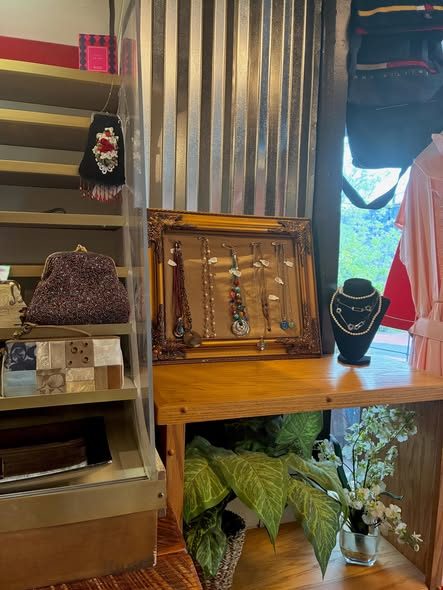 Vintage Store Day at Timeless Niche
